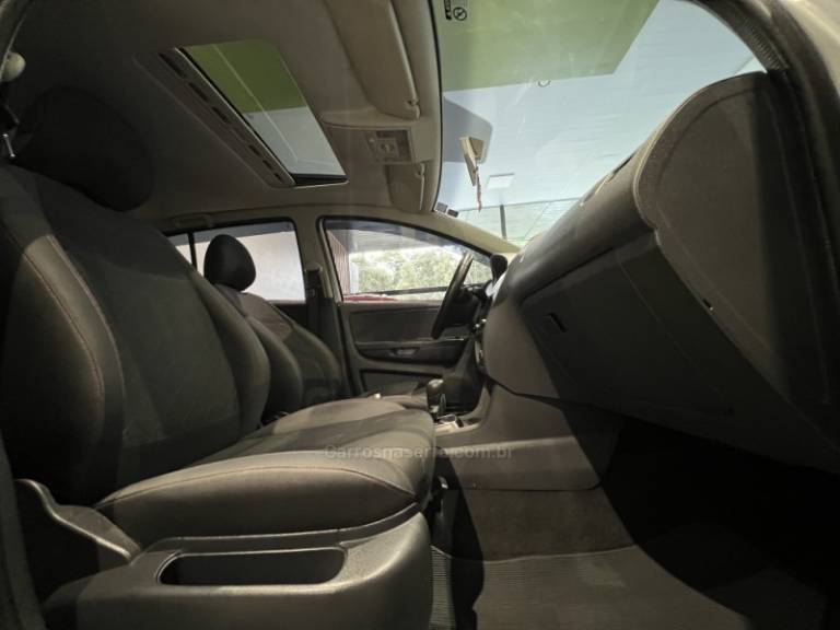 VOLKSWAGEN - FOX - 2013/2014 - Prata - R$ 42.900,00