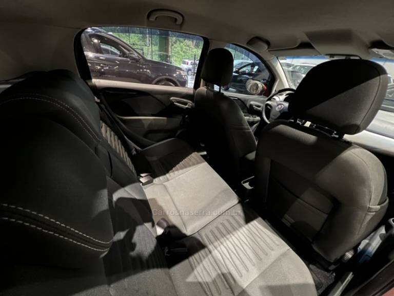 FIAT - PUNTO - 2015/2016 - Vermelha - R$ 46.900,00