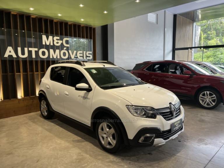 RENAULT - SANDERO - 2021/2022 - Branca - R$ 65.900,00