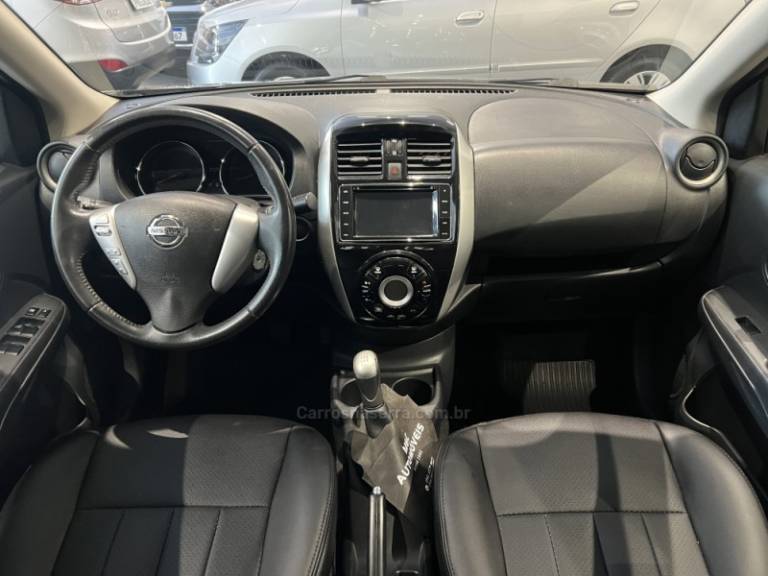 NISSAN - VERSA - 2018/2018 - Cinza - R$ 61.900,00