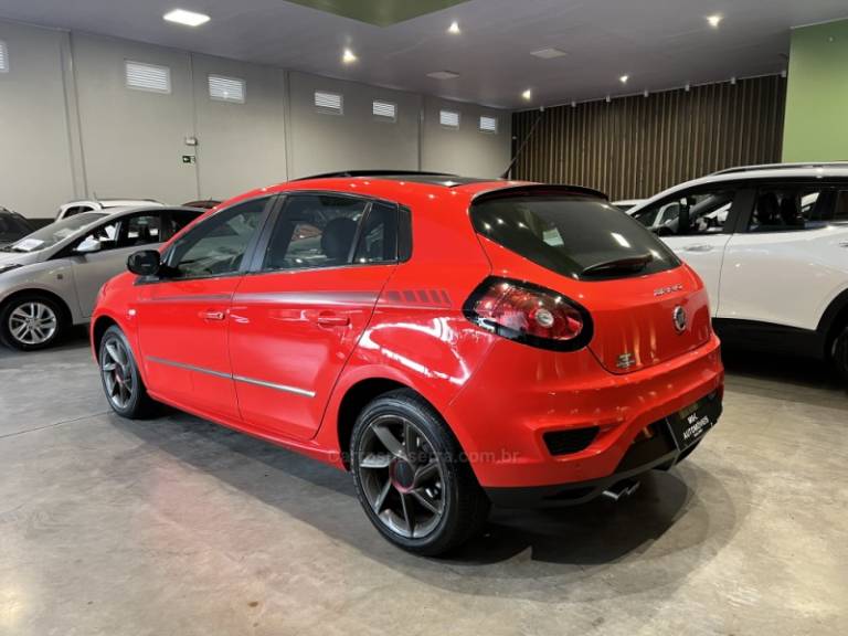 FIAT - BRAVO - 2015/2016 - Vermelha - R$ 55.900,00