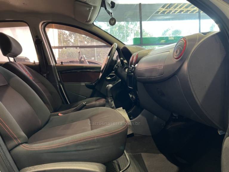 RENAULT - SANDERO - 2013/2014 - Branca - R$ 42.900,00