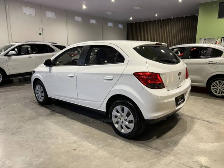 CHEVROLET - ONIX - 2014/2015 - Branca - R$ 49.900,00
