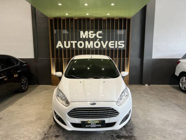 FORD - FIESTA - 2013/2014 - Branca - R$ 42.900,00