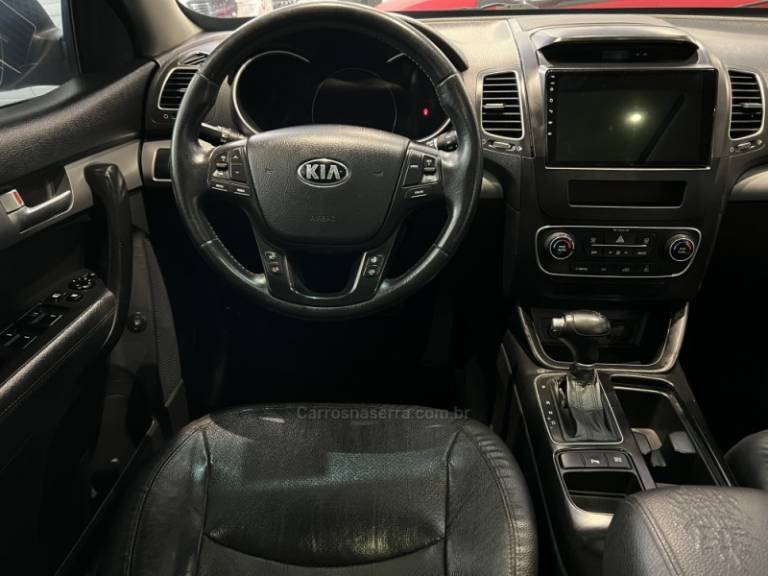 KIA MOTORS - SORENTO - 2012/2013 - Preta - R$ 69.900,00