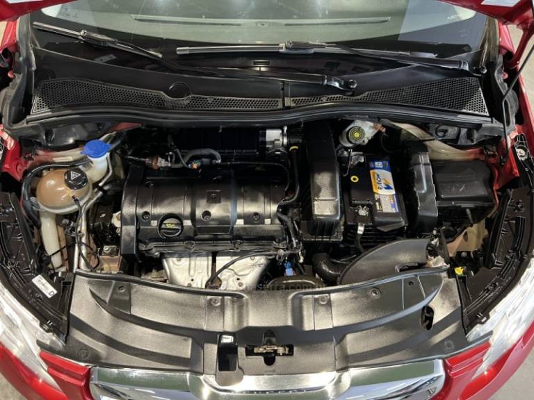 PEUGEOT - 2008 - 2018/2018 - Vermelha - R$ 65.900,00