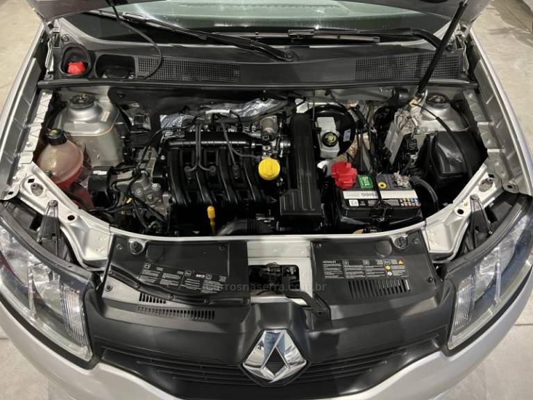 RENAULT - LOGAN - 2014/2015 - Prata - R$ 33.900,00