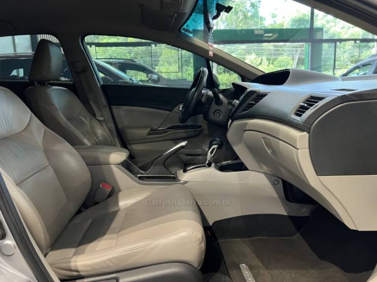 HONDA - CIVIC - 2014/2015 - Cinza - R$ 73.900,00