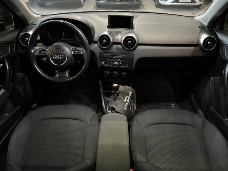 AUDI - A1 - 2011/2012 - Azul - R$ 62.900,00