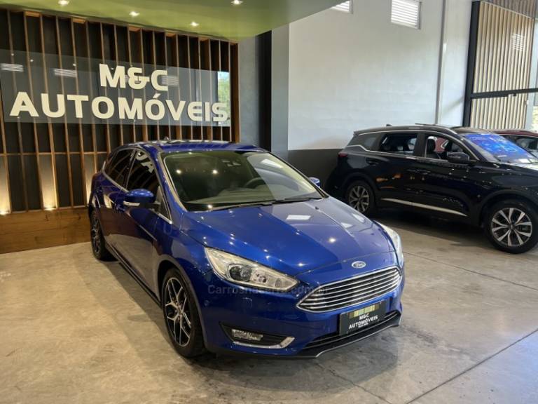 FORD - FOCUS - 2015/2016 - Azul - R$ 65.900,00