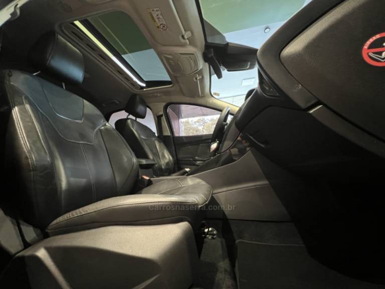 FORD - FOCUS - 2015/2016 - Azul - R$ 69.900,00