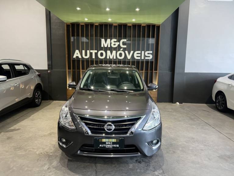 NISSAN - VERSA - 2018/2018 - Cinza - R$ 61.900,00