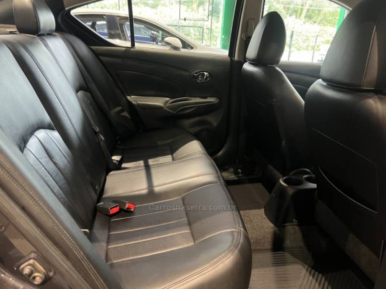 NISSAN - VERSA - 2018/2018 - Cinza - R$ 61.900,00