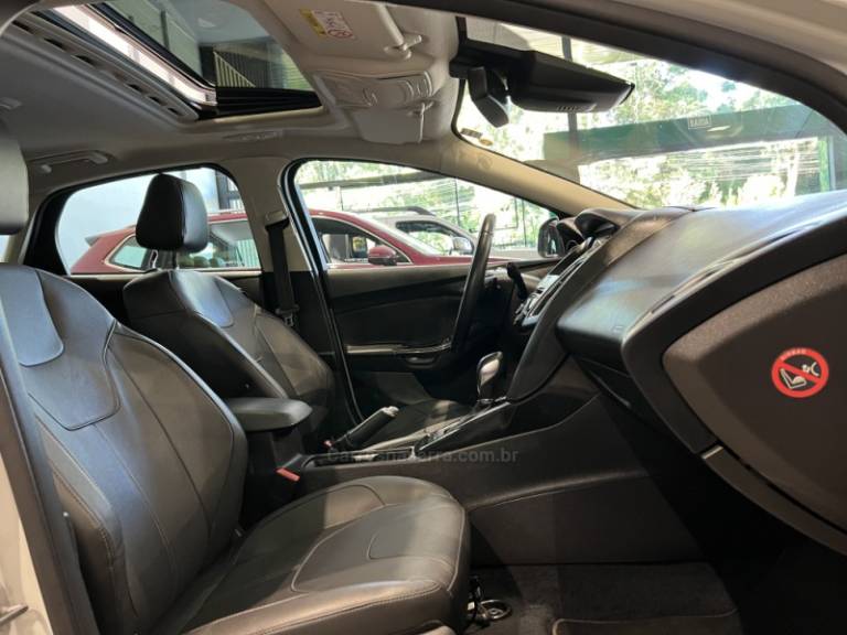 FORD - FOCUS - 2016/2016 - Branca - R$ 66.900,00