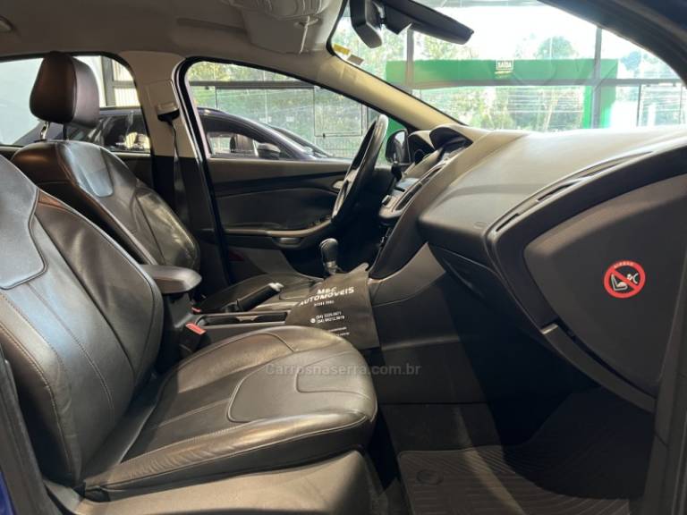 FORD - FOCUS - 2016/2017 - Azul - R$ 69.900,00