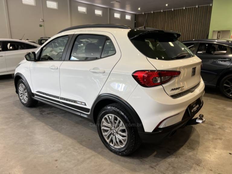 FIAT - ARGO - 2021/2022 - Branca - R$ 74.900,00