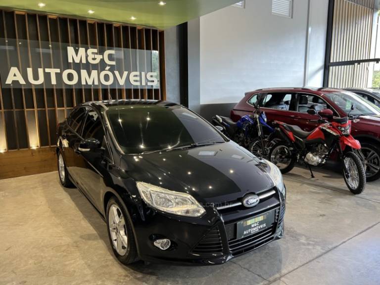 FORD - FOCUS - 2013/2014 - Preta - R$ 49.900,00