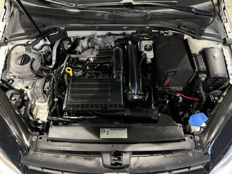 VOLKSWAGEN - GOLF - 2015/2016 - Branca - R$ 87.900,00