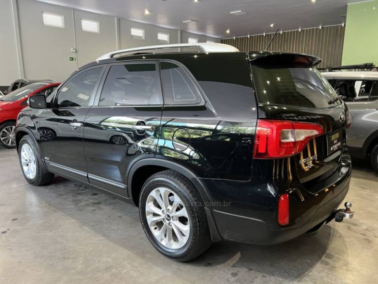 KIA MOTORS - SORENTO - 2012/2013 - Preta - R$ 69.900,00