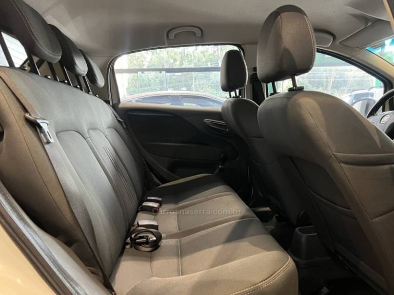 FIAT - PUNTO - 2015/2016 - Branca - R$ 45.900,00