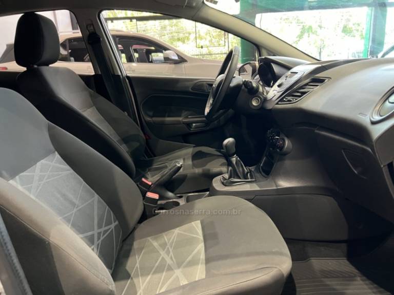 FORD - FIESTA - 2013/2014 - Prata - R$ 41.900,00