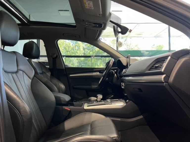 AUDI - Q5 - 2018/2019 - Prata - R$ 155.900,00