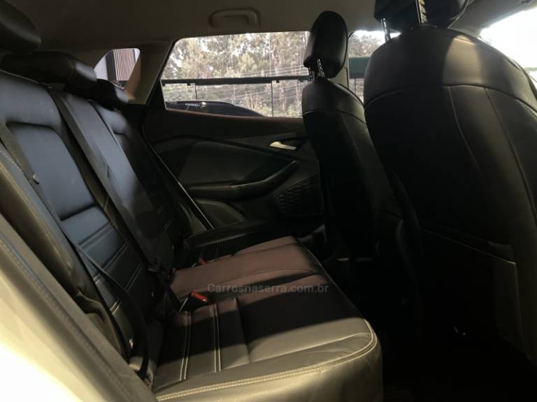 CHEVROLET - TRACKER - 2022/2023 - Branca - R$ 103.900,00