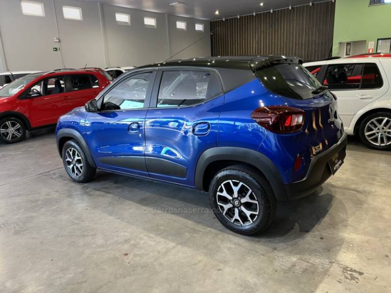 RENAULT - KWID - 2022/2023 - Azul - R$ 57.900,00