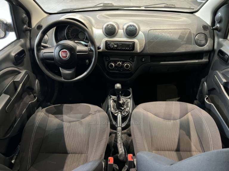 FIAT - UNO - 2013/2014 - Prata - R$ 38.900,00