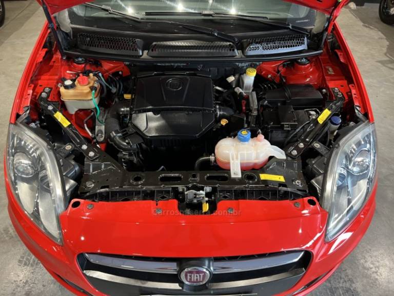 FIAT - BRAVO - 2015/2016 - Vermelha - R$ 55.900,00