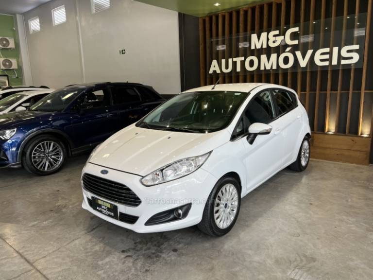 FORD - FIESTA - 2014/2015 - Branca - R$ 46.900,00