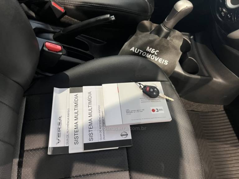 NISSAN - VERSA - 2018/2018 - Cinza - R$ 61.900,00