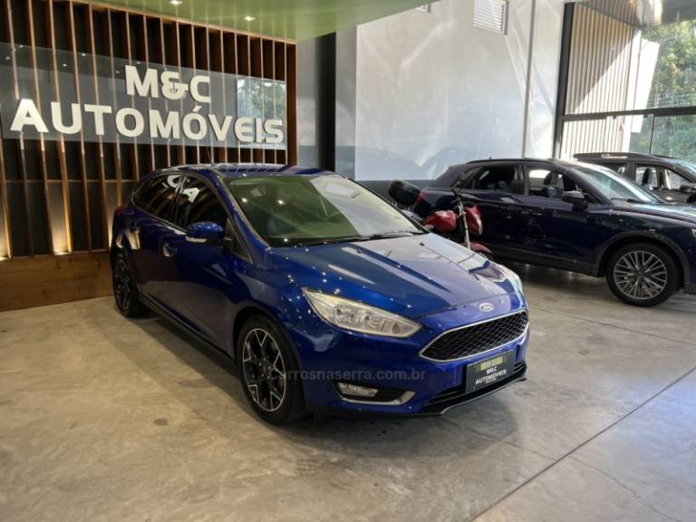 FORD - FOCUS - 2016/2017 - Azul - R$ 69.900,00