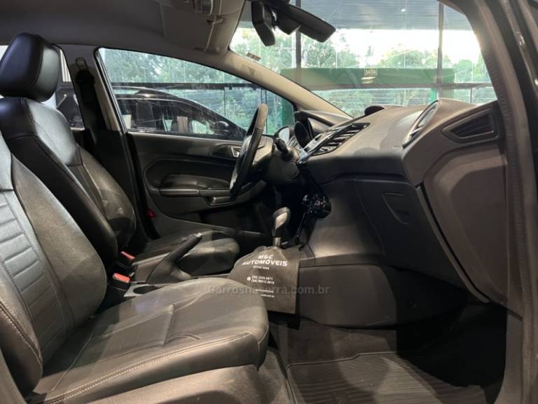 FORD - FIESTA - 2015/2016 - Preta - R$ 51.900,00