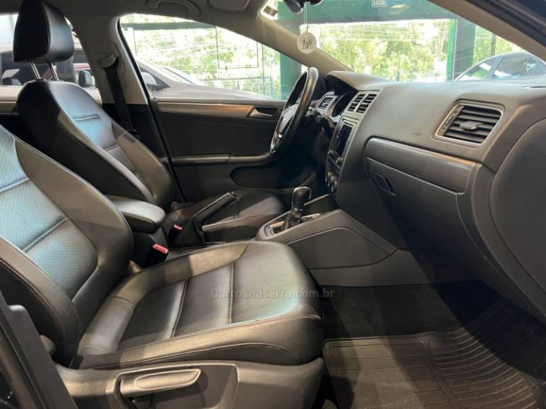 VOLKSWAGEN - JETTA - 2017/2017 - Preta - R$ 83.900,00