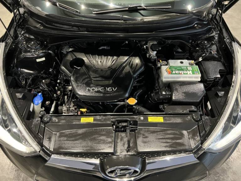 HYUNDAI - VELOSTER - 2012/2013 - Preta - R$ 61.900,00