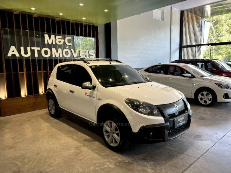 RENAULT - SANDERO - 2012/2012 - Branca - R$ 37.900,00