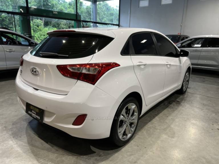 HYUNDAI - I30 - 2014/2015 - Branca - R$ 69.900,00