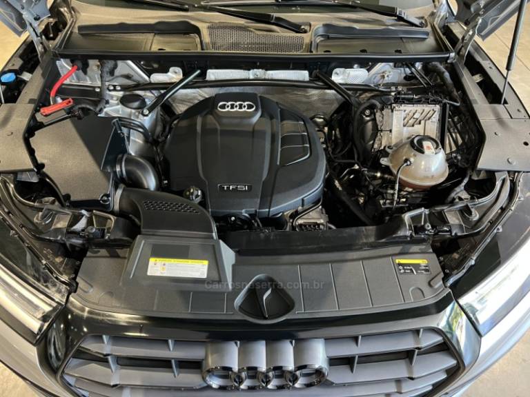 AUDI - Q5 - 2018/2019 - Prata - R$ 155.900,00