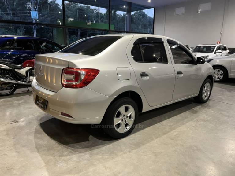 RENAULT - LOGAN - 2014/2015 - Prata - R$ 33.900,00