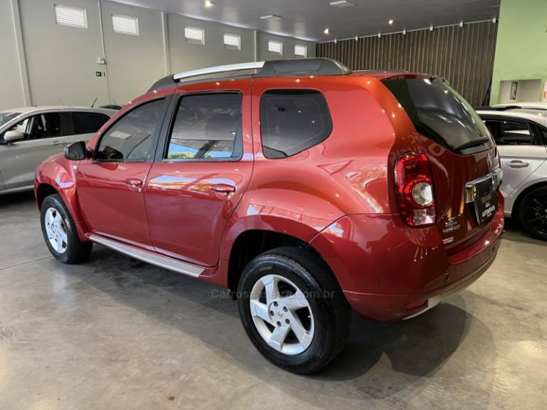 RENAULT - DUSTER - 2014/2015 - Vermelha - R$ 54.900,00