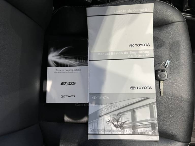 TOYOTA - ETIOS - 2015/2015 - Vermelha - R$ 49.900,00