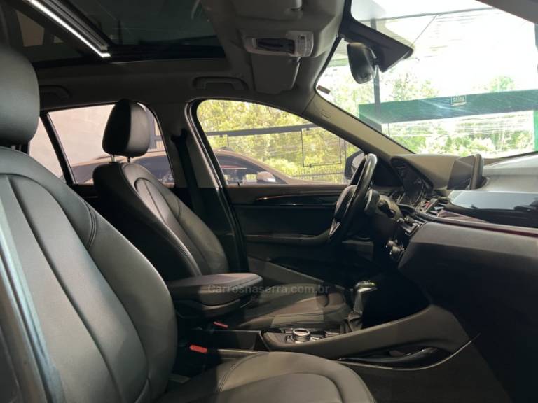 BMW - X1 - 2017/2018 - Cinza - R$ 124.900,00