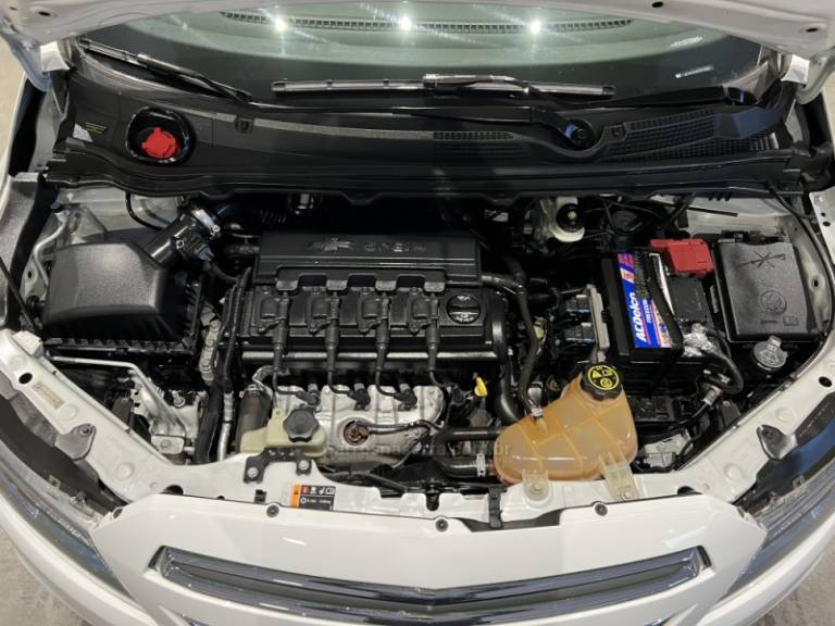 CHEVROLET - ONIX - 2014/2015 - Branca - R$ 49.900,00