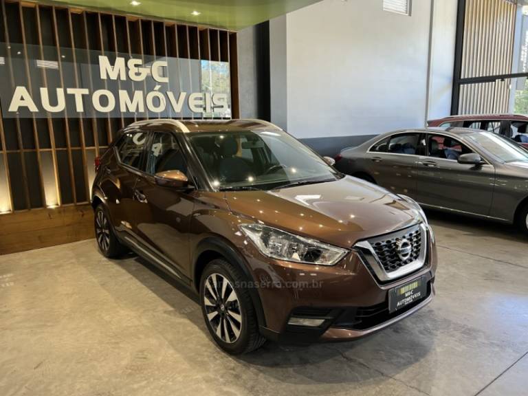 NISSAN - KICKS - 2019/2020 - Marrom - R$ 83.900,00