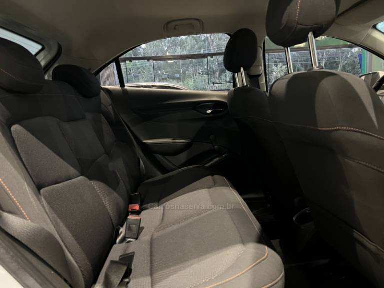 CHEVROLET - ONIX - 2014/2015 - Branca - R$ 49.900,00