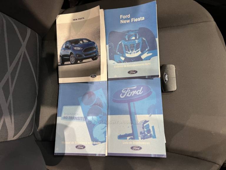 FORD - FIESTA - 2013/2014 - Prata - R$ 41.900,00