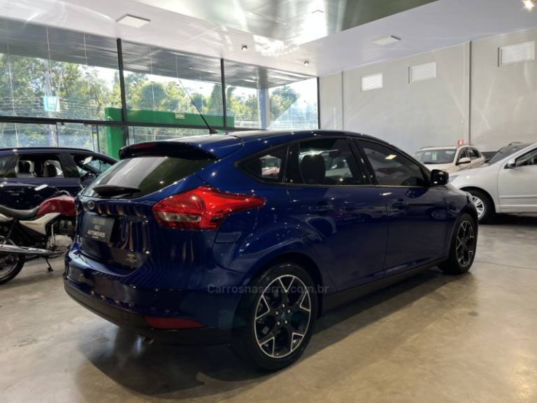 FORD - FOCUS - 2016/2017 - Azul - R$ 69.900,00