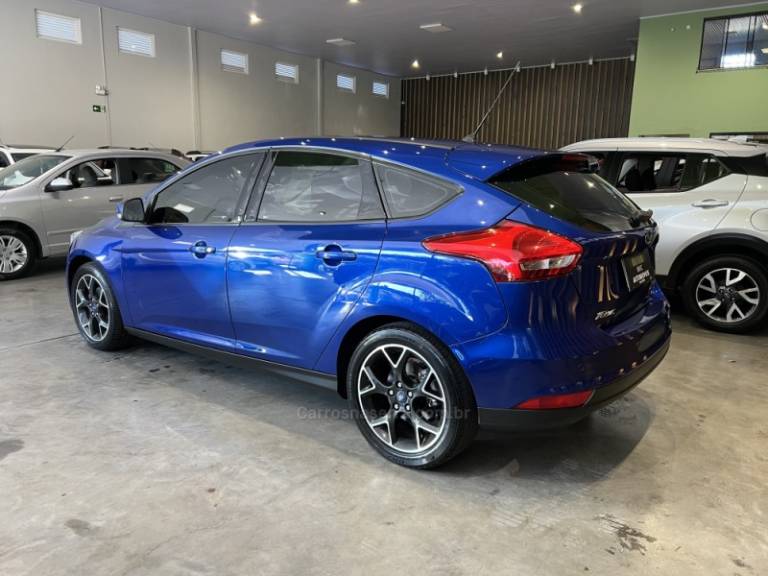 FORD - FOCUS - 2016/2017 - Azul - R$ 69.900,00