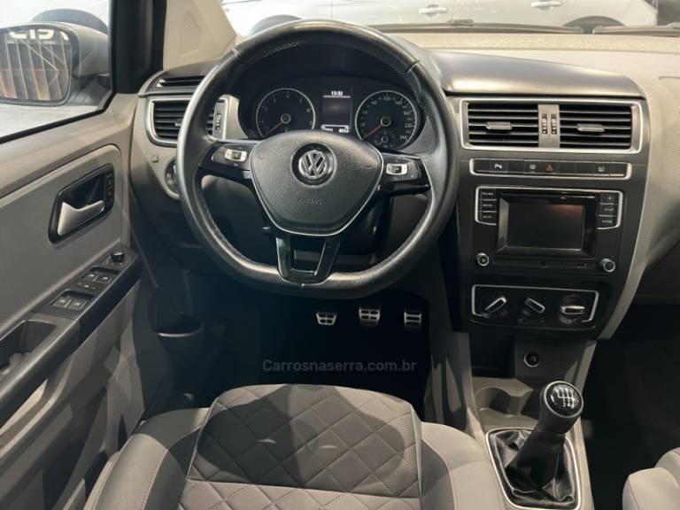 VOLKSWAGEN - FOX - 2015/2016 - Prata - R$ 53.900,00